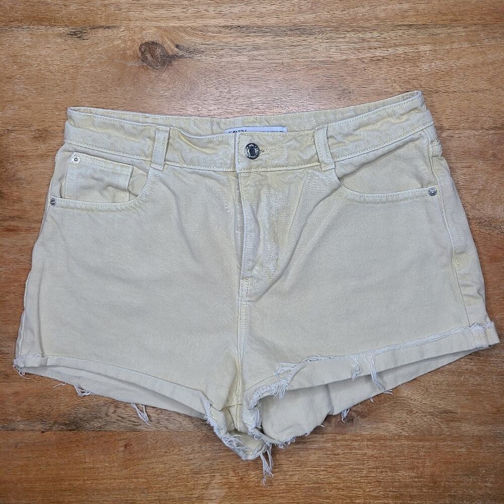 Zara Pastel Yellow Denim Shorts Raw Hemline Size 4